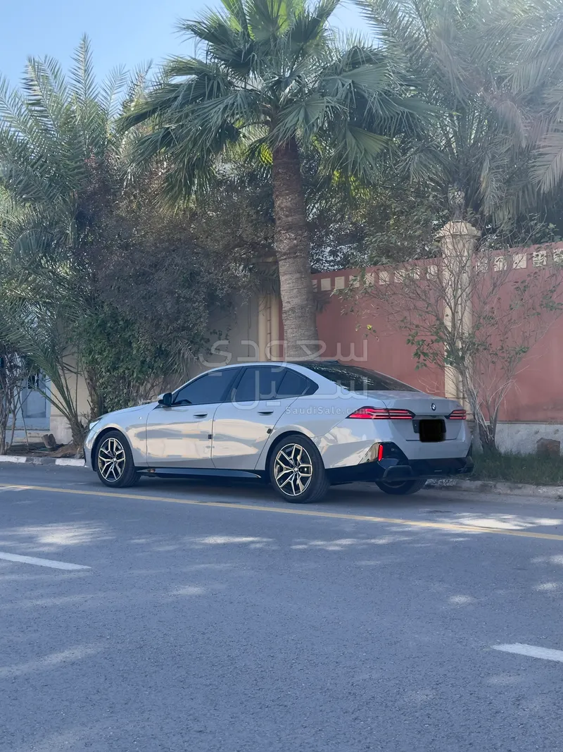 2024 BMW 5 Series 520i
