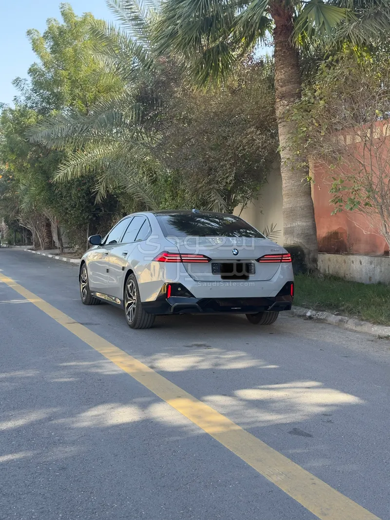 2024 BMW 5 Series 520i