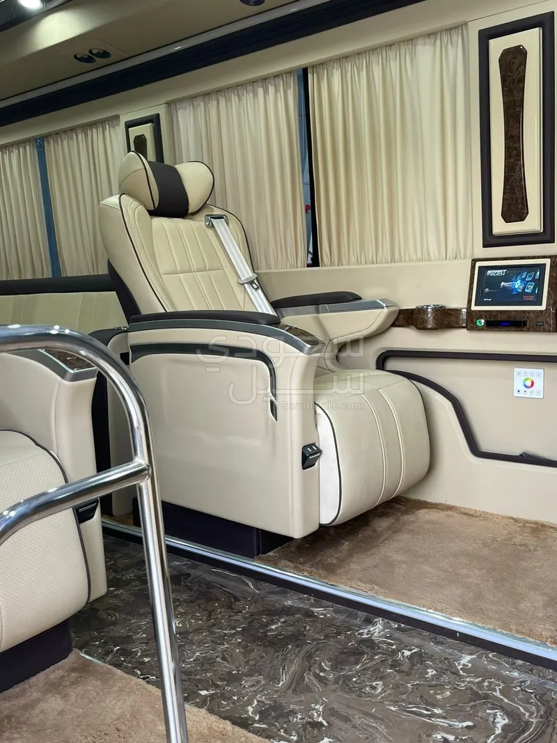 2024 تويوتا كوستر