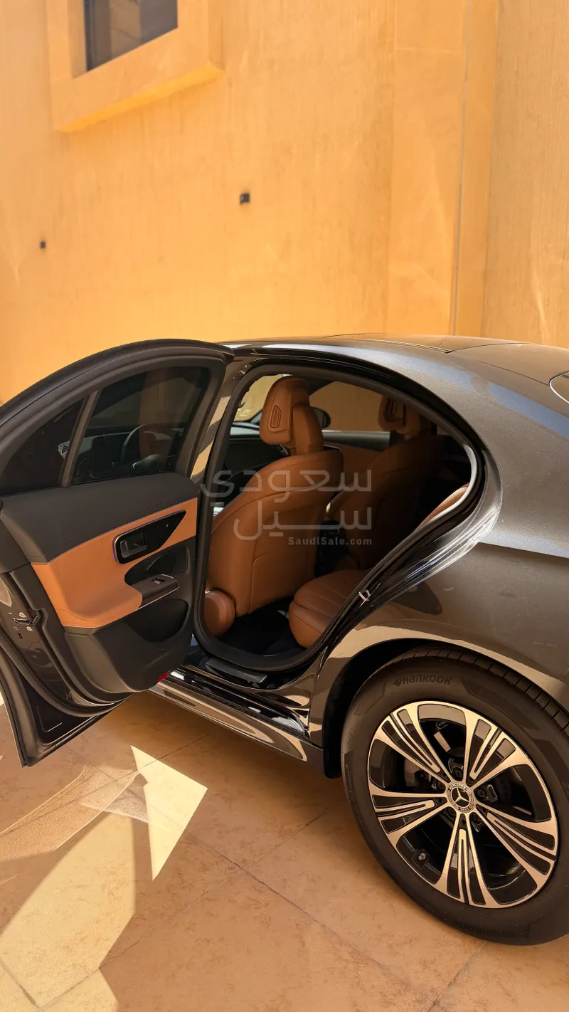 2025 مرسيدس - بنز إي 200