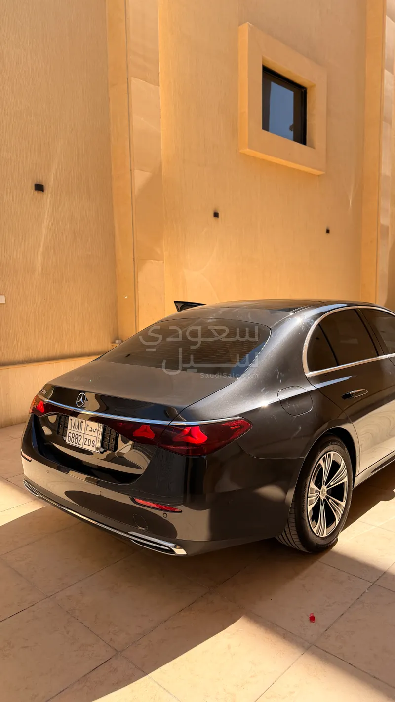 2025 مرسيدس - بنز إي 200
