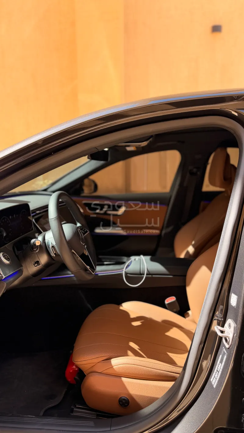 2025 مرسيدس - بنز إي 200