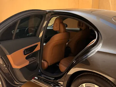 2025 مرسيدس - بنز إي 200