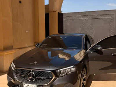 2025 مرسيدس - بنز إي 200