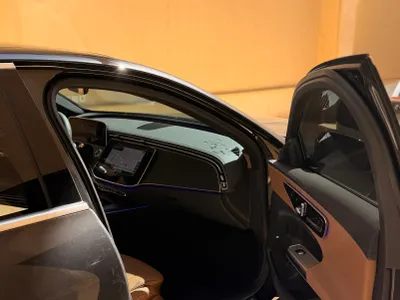 2025 مرسيدس - بنز إي 200