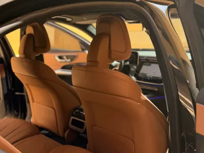 2025 مرسيدس - بنز إي 200