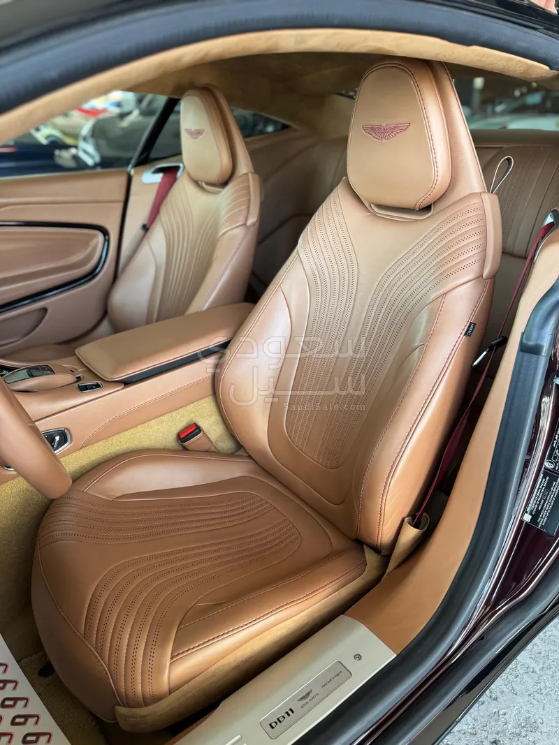 2020 استون مارتن دي بي 11