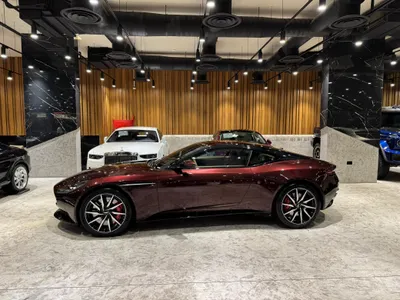 2020 استون مارتن دي بي 11