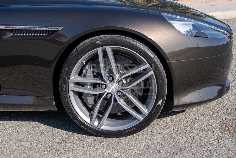 2014 استون مارتن دي بي 9