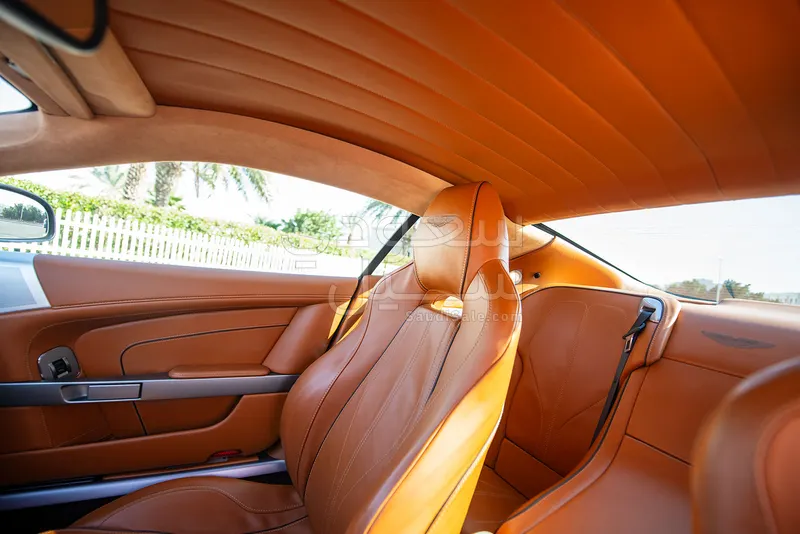 2014 استون مارتن دي بي 9