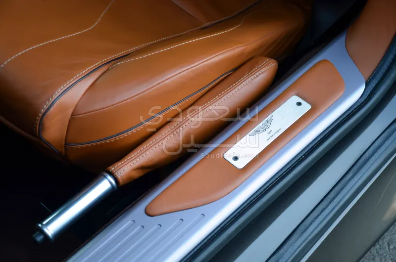 2014 استون مارتن دي بي 9