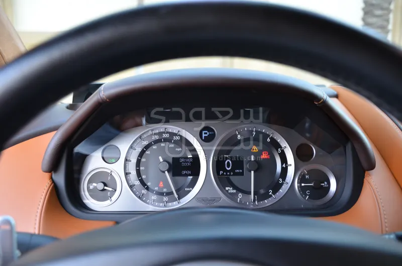 2014 استون مارتن دي بي 9