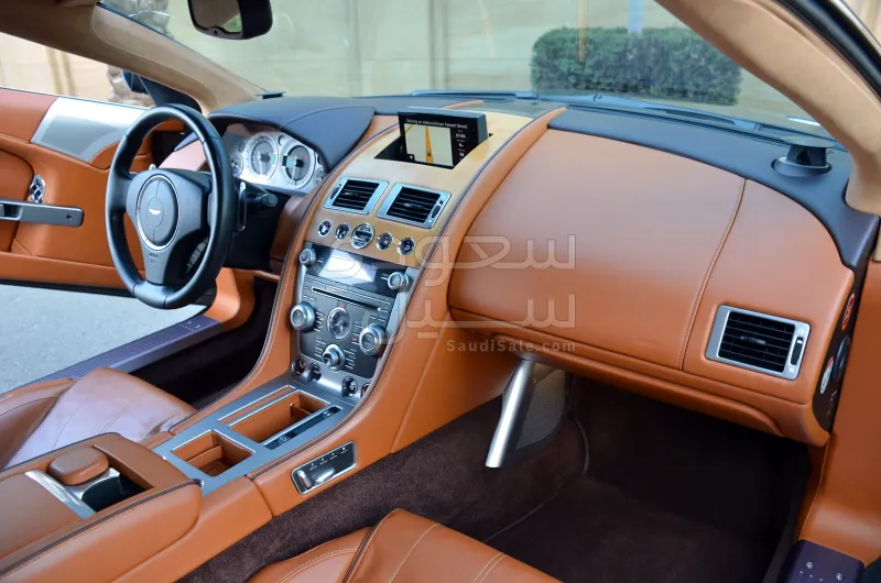 2014 استون مارتن دي بي 9