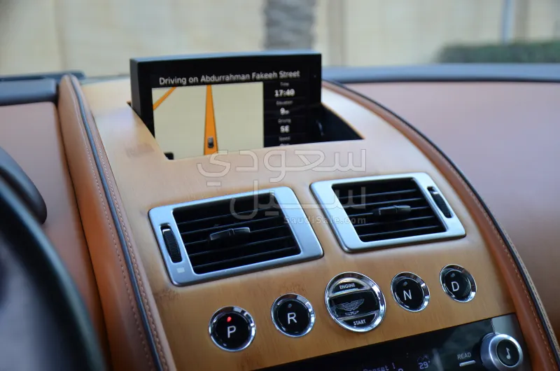 2014 استون مارتن دي بي 9