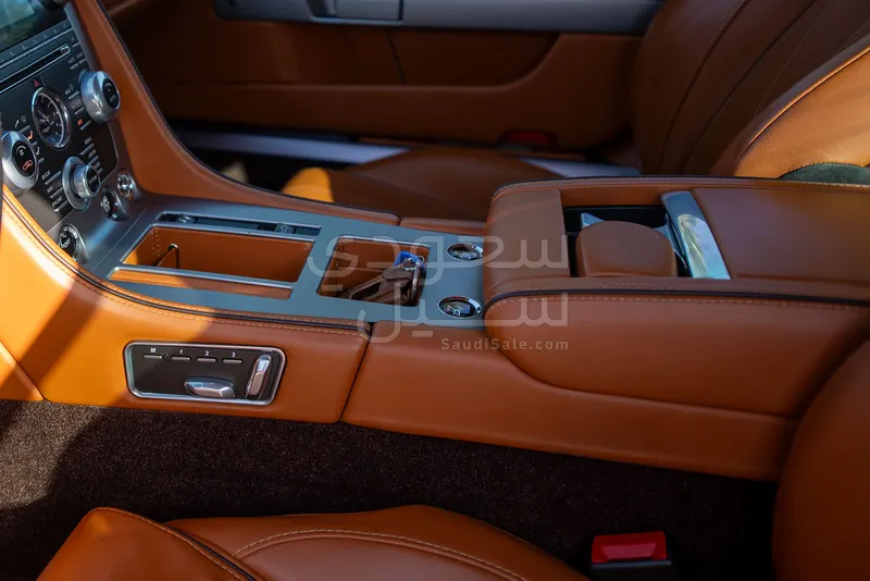 2014 استون مارتن دي بي 9