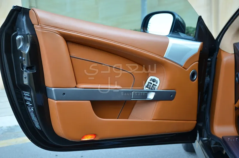 2014 استون مارتن دي بي 9