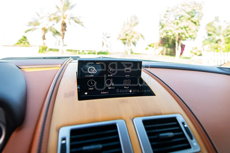 2014 استون مارتن دي بي 9