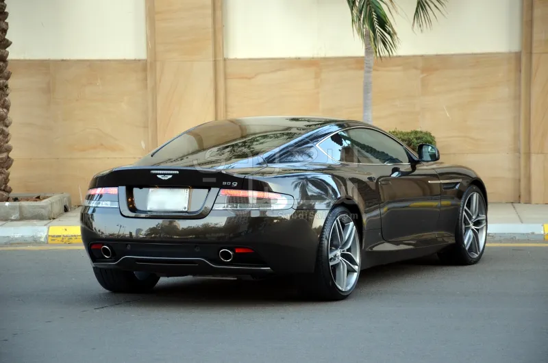 2014 استون مارتن دي بي 9