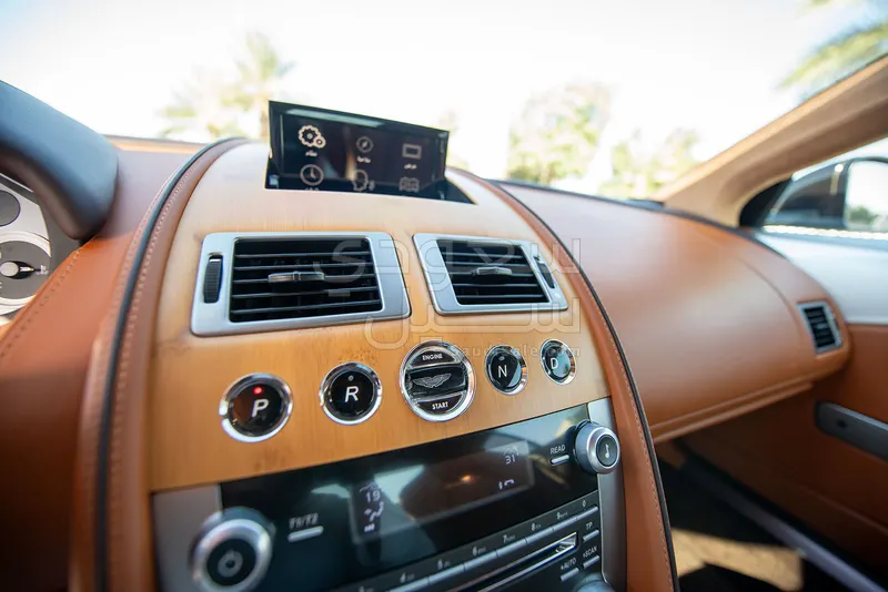 2014 استون مارتن دي بي 9