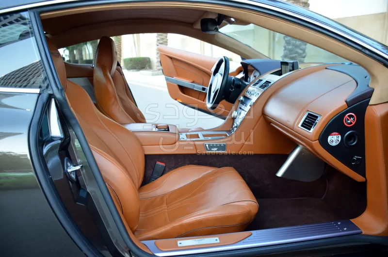 2014 استون مارتن دي بي 9