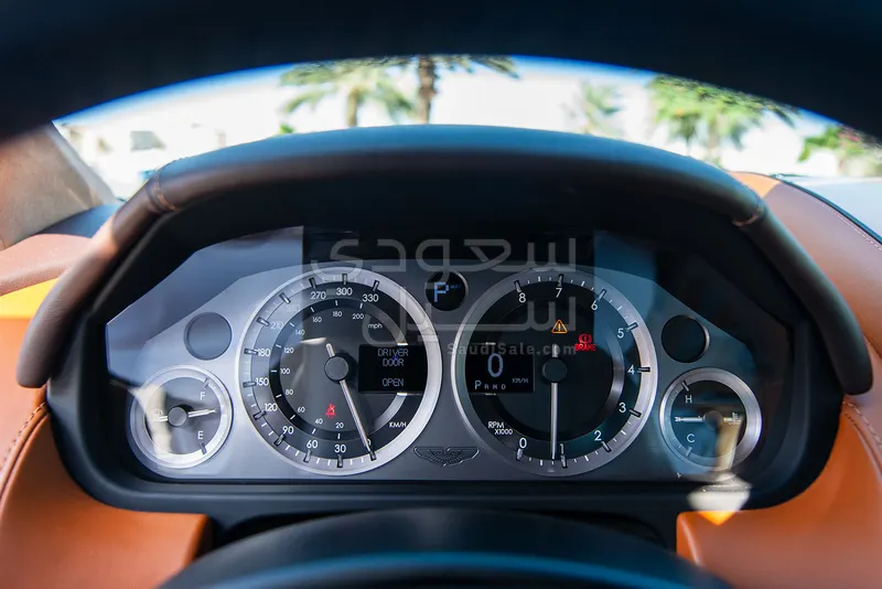 2014 استون مارتن دي بي 9