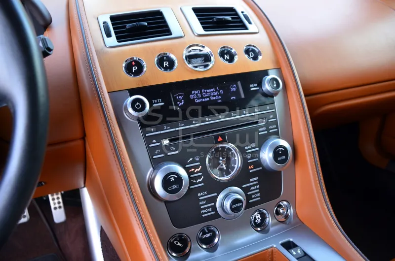 2014 استون مارتن دي بي 9