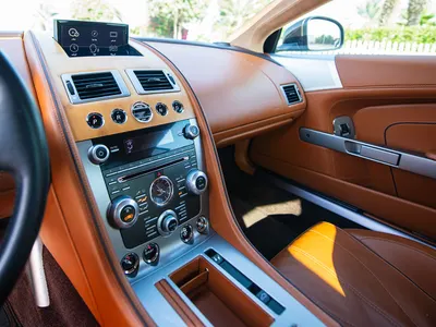 2014 استون مارتن دي بي 9