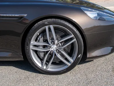 2014 استون مارتن دي بي 9