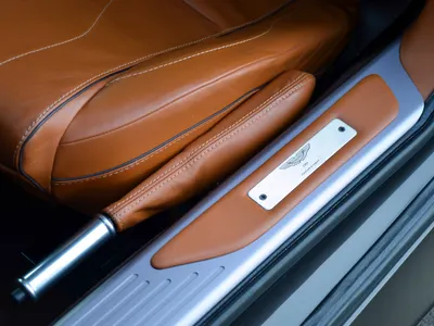 2014 استون مارتن دي بي 9