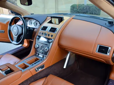 2014 استون مارتن دي بي 9