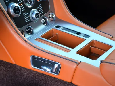 2014 استون مارتن دي بي 9