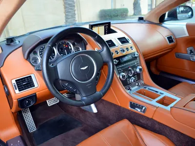 2014 استون مارتن دي بي 9