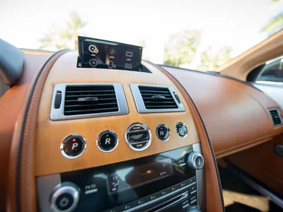 2014 استون مارتن دي بي 9