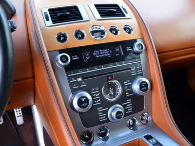 2014 استون مارتن دي بي 9