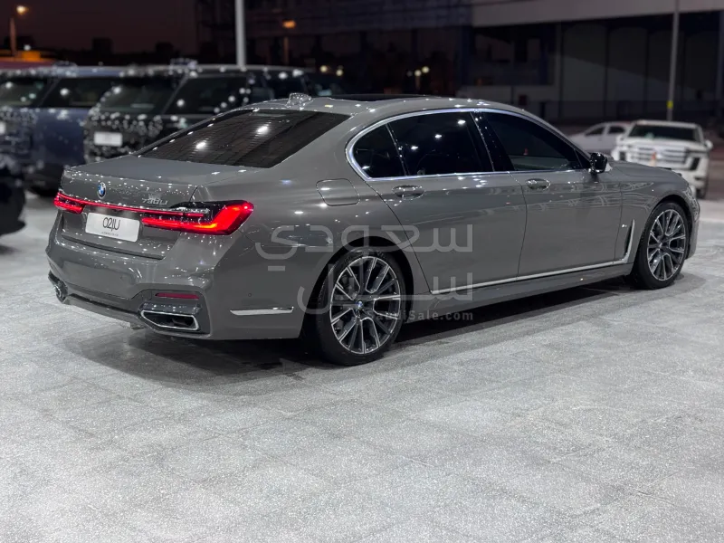 2021 بي ام دبليو الفئة السابعة 730 إل أي