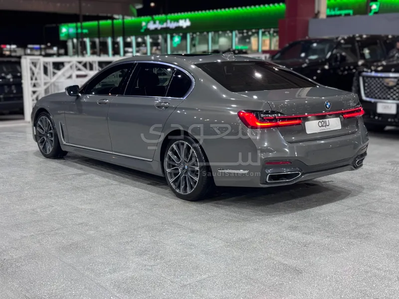 2021 بي ام دبليو الفئة السابعة 730 إل أي