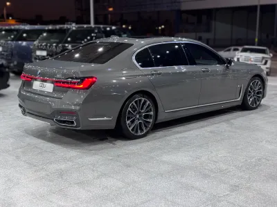 2021 بي ام دبليو الفئة السابعة 730 إل أي