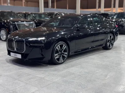 2026 بي ام دبليو الفئة السابعة 735أي