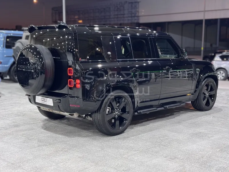 2024 لاند روفر ديفيندر اتش اس اي