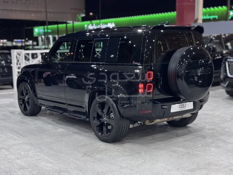 2024 لاند روفر ديفيندر اتش اس اي