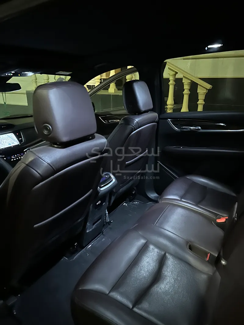 2021 كاديلاك اكس تي 6