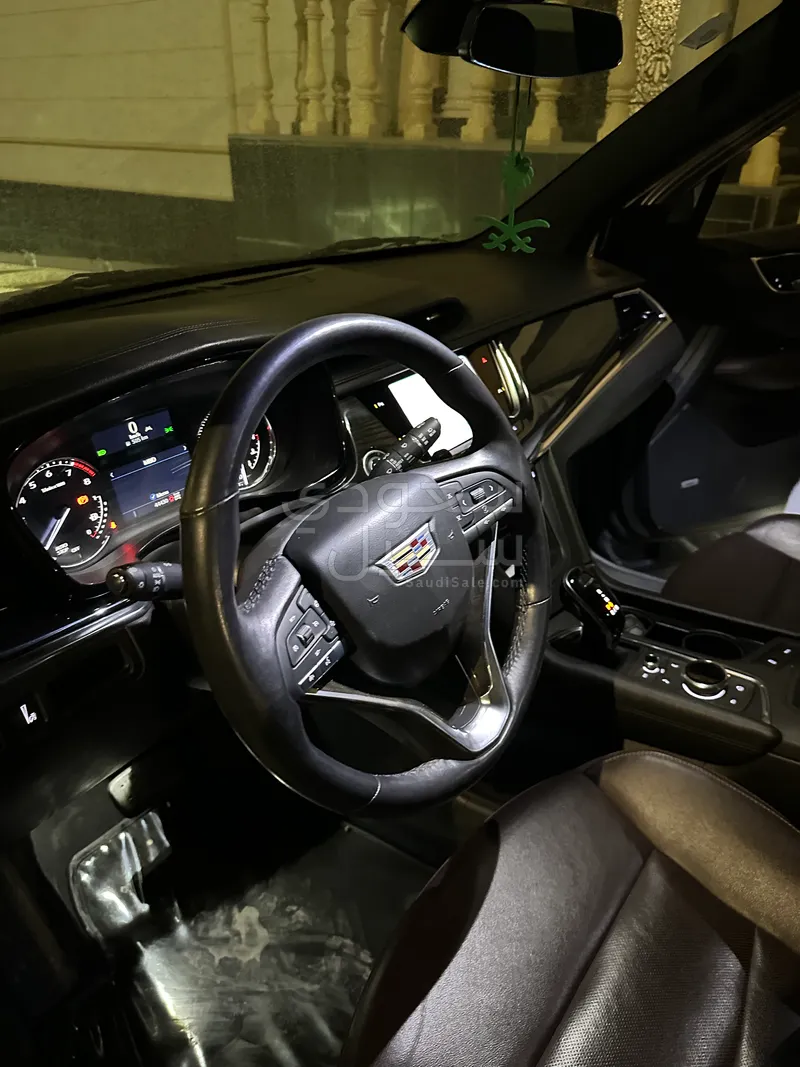 2021 كاديلاك اكس تي 6