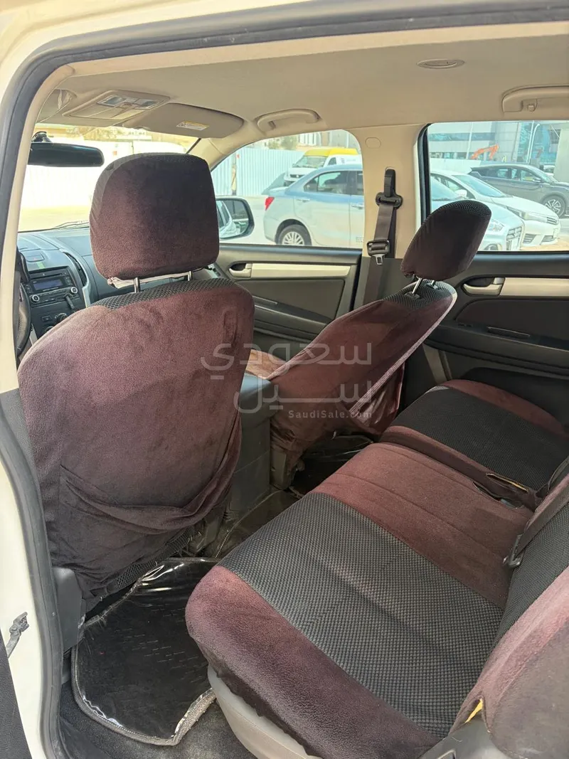 2016 ايسوزو ام يو اكس