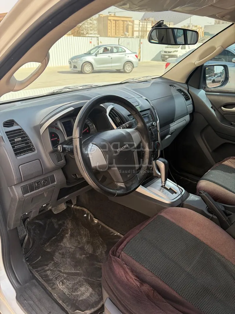 2016 ايسوزو ام يو اكس