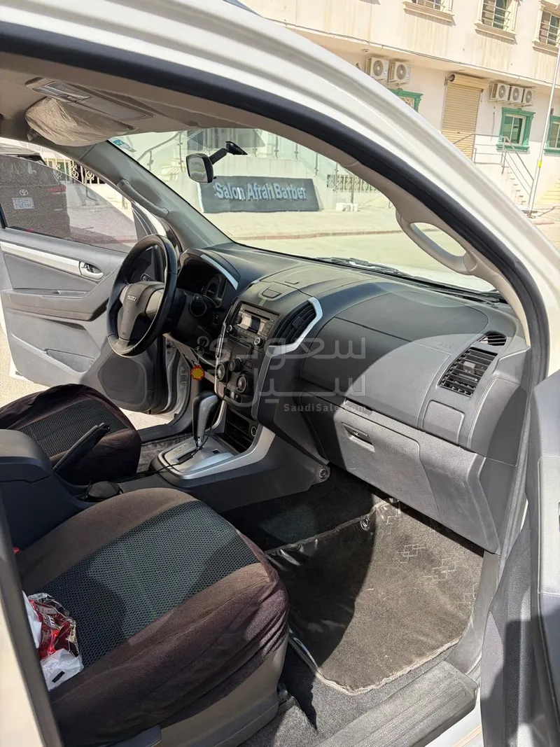 2016 ايسوزو ام يو اكس