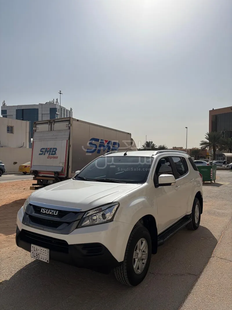 2016 ايسوزو ام يو اكس