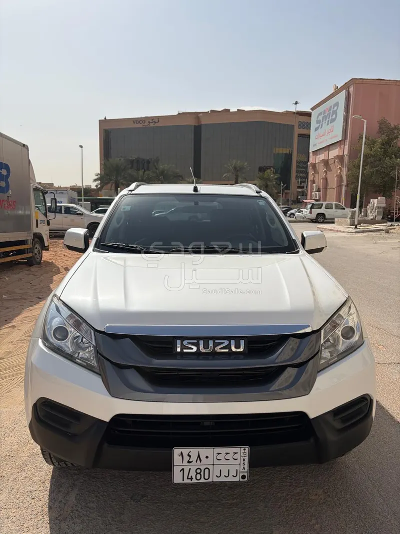 2016 ايسوزو ام يو اكس