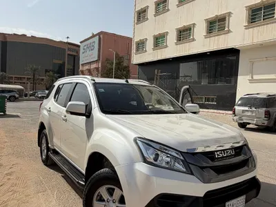 2016 ايسوزو ام يو اكس