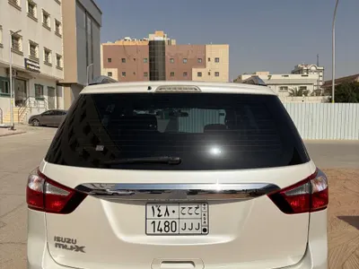 2016 ايسوزو ام يو اكس
