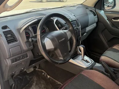 2016 ايسوزو ام يو اكس